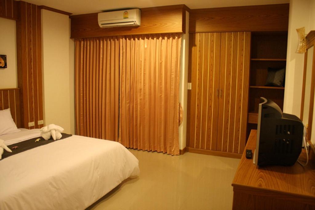 Santi White Hotel Phuket Room photo
