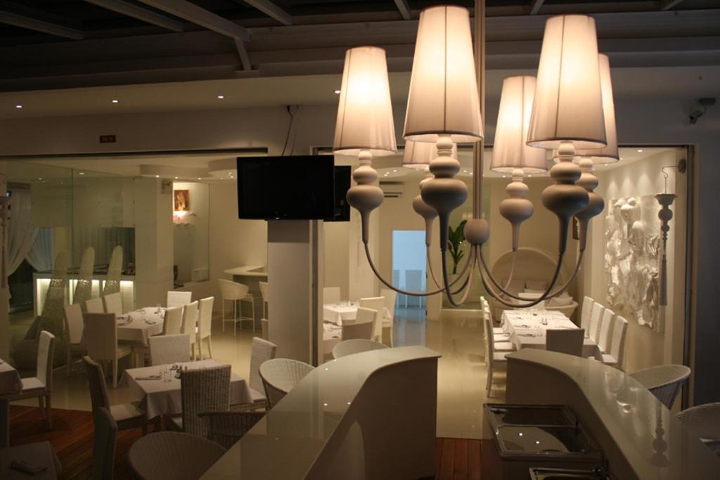 Santi White Hotel Phuket Exterior photo