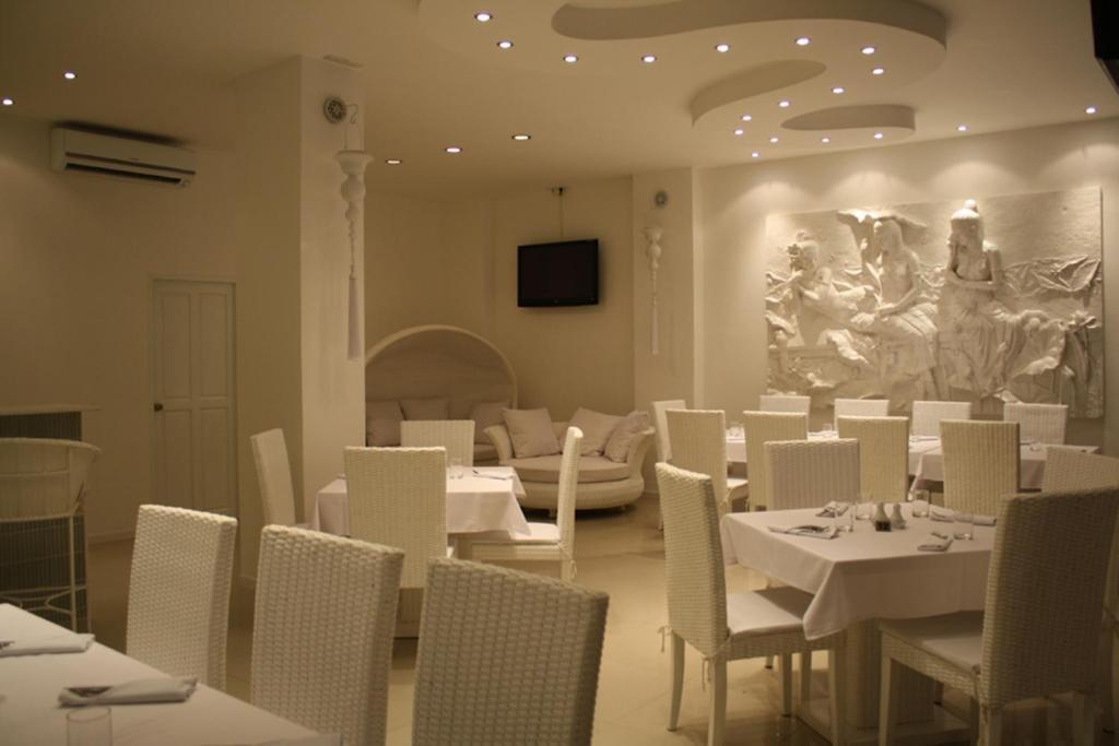 Santi White Hotel Phuket Exterior photo